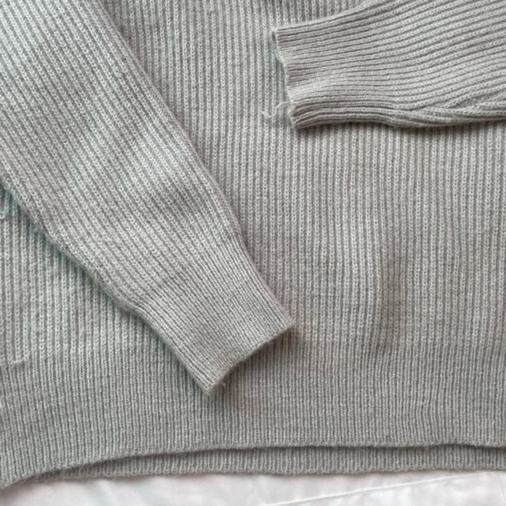 V Neck Ribbed Sweater - Picture 4 of 6